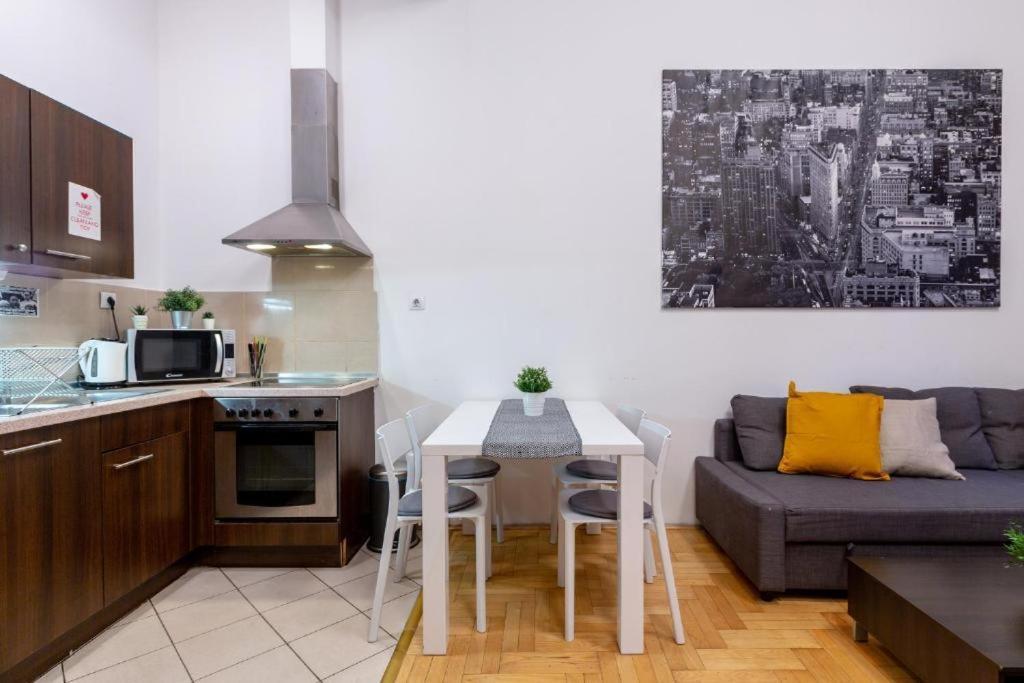 Downtown Home In The Gozsdu Garden Budapest Esterno foto