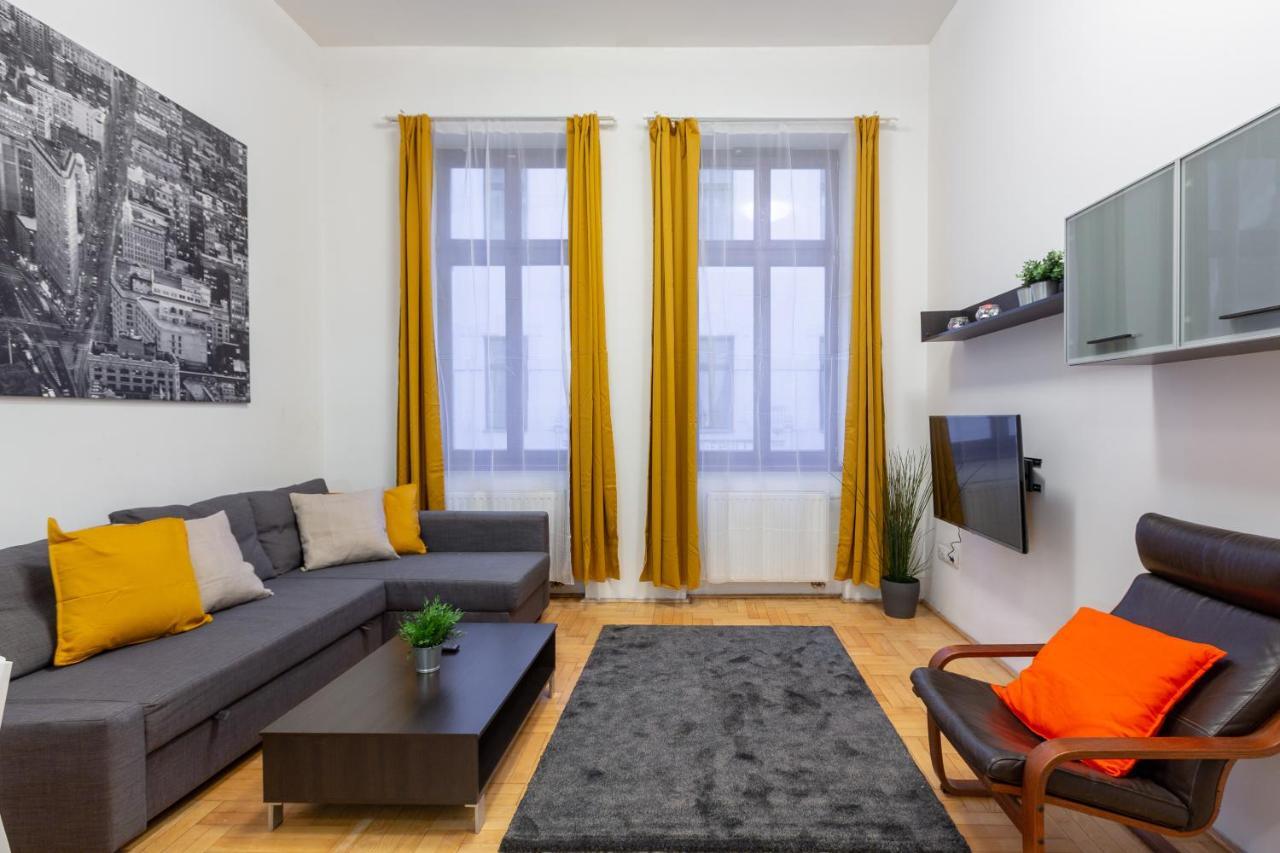 Downtown Home In The Gozsdu Garden Budapest Esterno foto