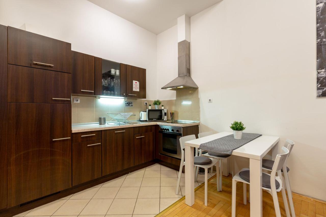 Downtown Home In The Gozsdu Garden Budapest Esterno foto